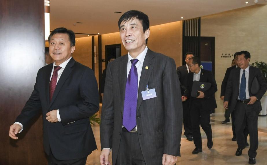 终于轮到裁判了！足坛扫黑重大进展，多位名记热议，李璇：不奇怪