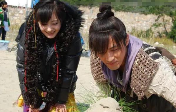 靠肩撒娇、摸脸掐腰、强吻壁咚，没分寸感的女明星算不算耍流氓？