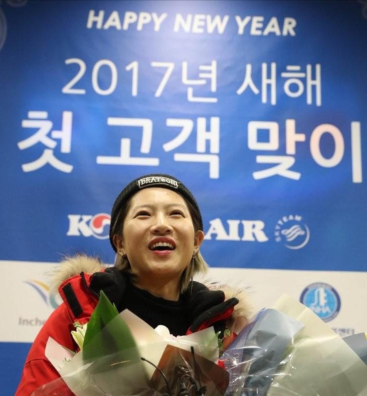 对比日印意韩国才最狠：中国人入境两次核酸暂停签证严控航班