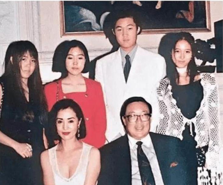 狂揽*钟金**奖、歌坛天后、美艳亲王，她们貌美有才却被伴侣无情伤害