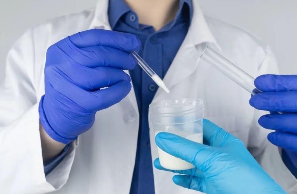 61岁老夫妻一周三次同房，干涩疼痛，用润滑液对身体有危害吗？