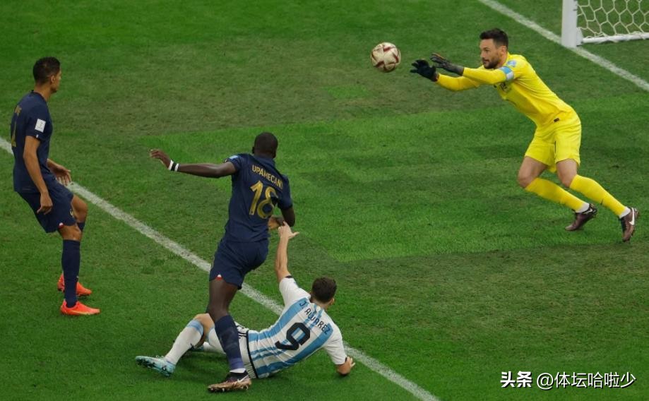 阿根廷队踢出完美半场！梅西创造历史，法国战术错误尴尬0射门