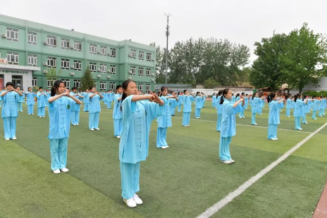 两千学生霸气登场的中杉金杉树体育节！泰酷辣！