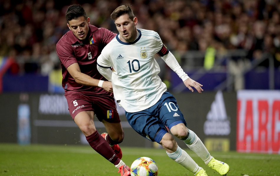 阿根廷足协主席宣布要为球王梅西退役10号球衣，足协不应滥用权力