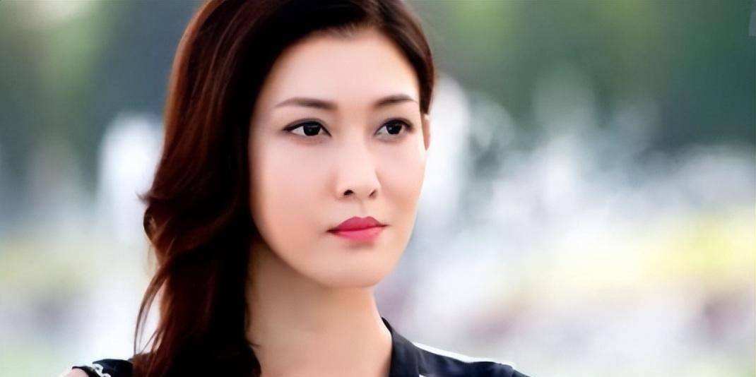 李彩桦承认与富商分手,李彩桦凭借演员复出