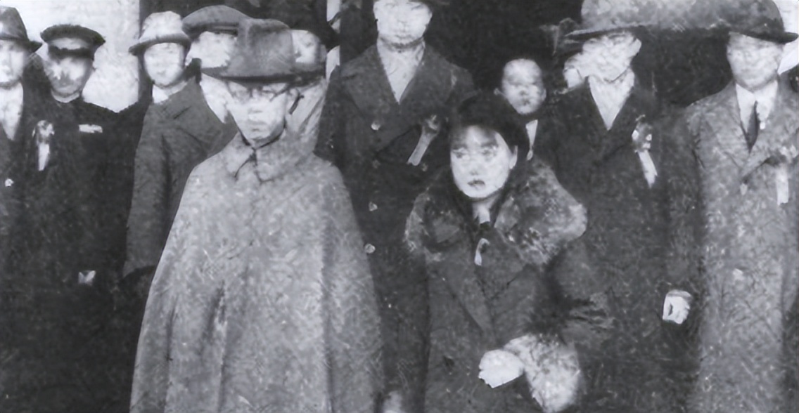 婉容最后被谁抓了,婉容所有的真实影像