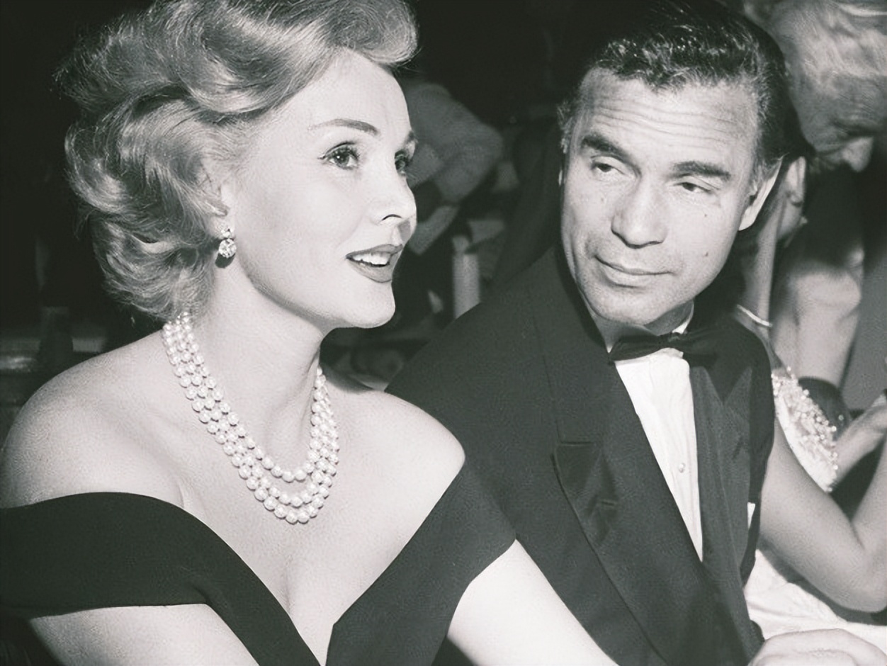 “软饭王”鲁维罗萨：娶过5位富婆，被送轰炸机和超跑，56岁身亡