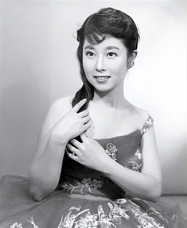 杰尼斯新任社长也不是好人？让练习生吃“香肠”、还按摩棒*戏调**！