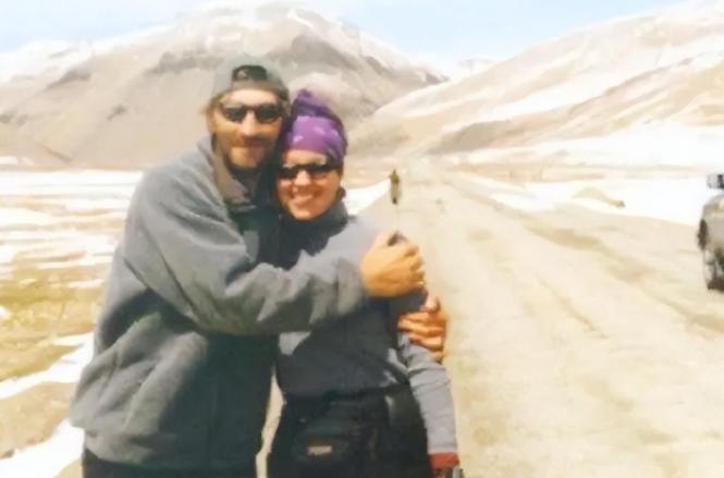 夫妻登顶骆驼峰坠崖身亡,夫妻登珠峰妻子不幸倒下