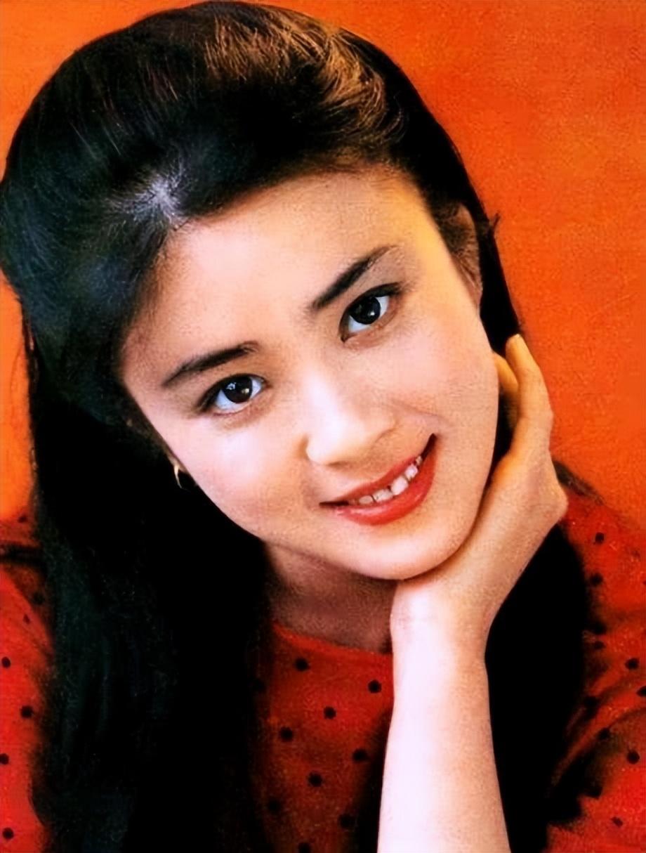 56岁傅艺伟曾是最美苏妲己,傅艺伟妲己最美瞬间为母祝寿