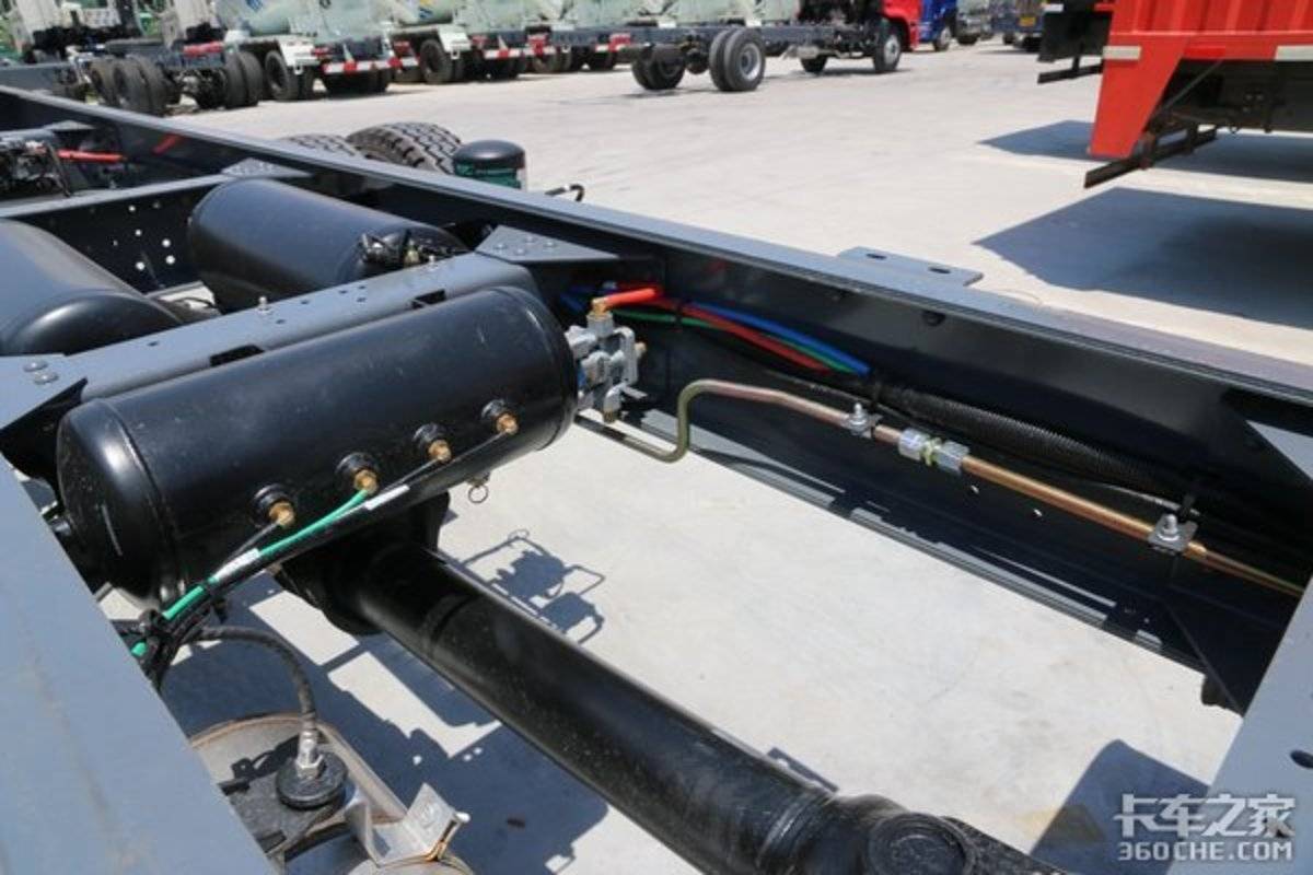 燕尾梁跟直通大梁哪个贵,轻卡燕尾梁和直通大梁区别