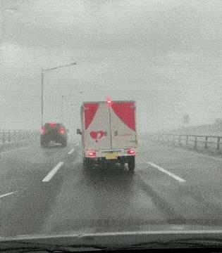 大哥怕是不行了,背是上午踩的,人是下午走的,席是中午吃的