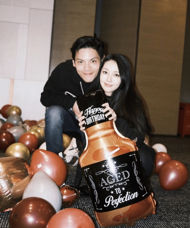 鹰钩鼻，笑露牙龈看看向太陈岚年轻时的样子，为啥宠爱郭碧婷