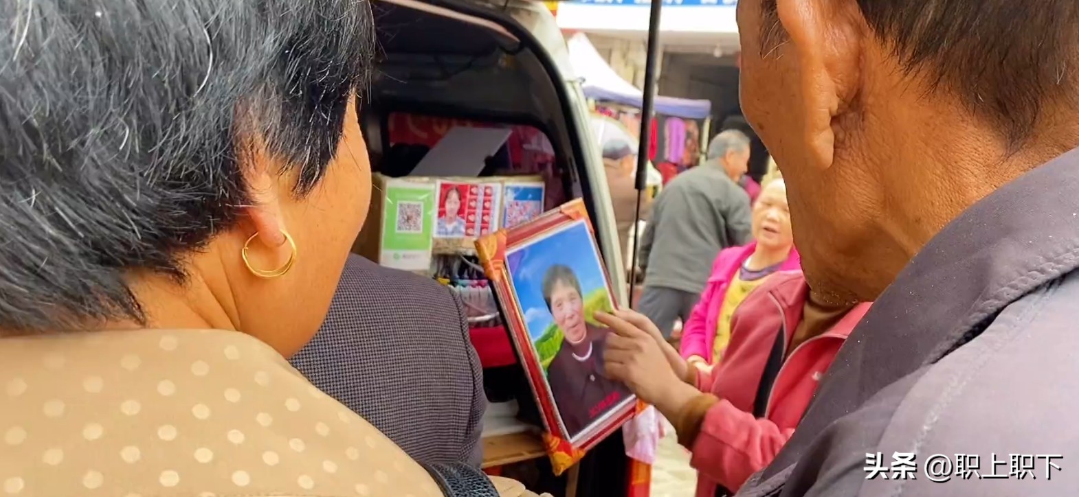 湖南邵阳夫妇在乡场镇给老人拍照月入过万,农村创业有五个风口