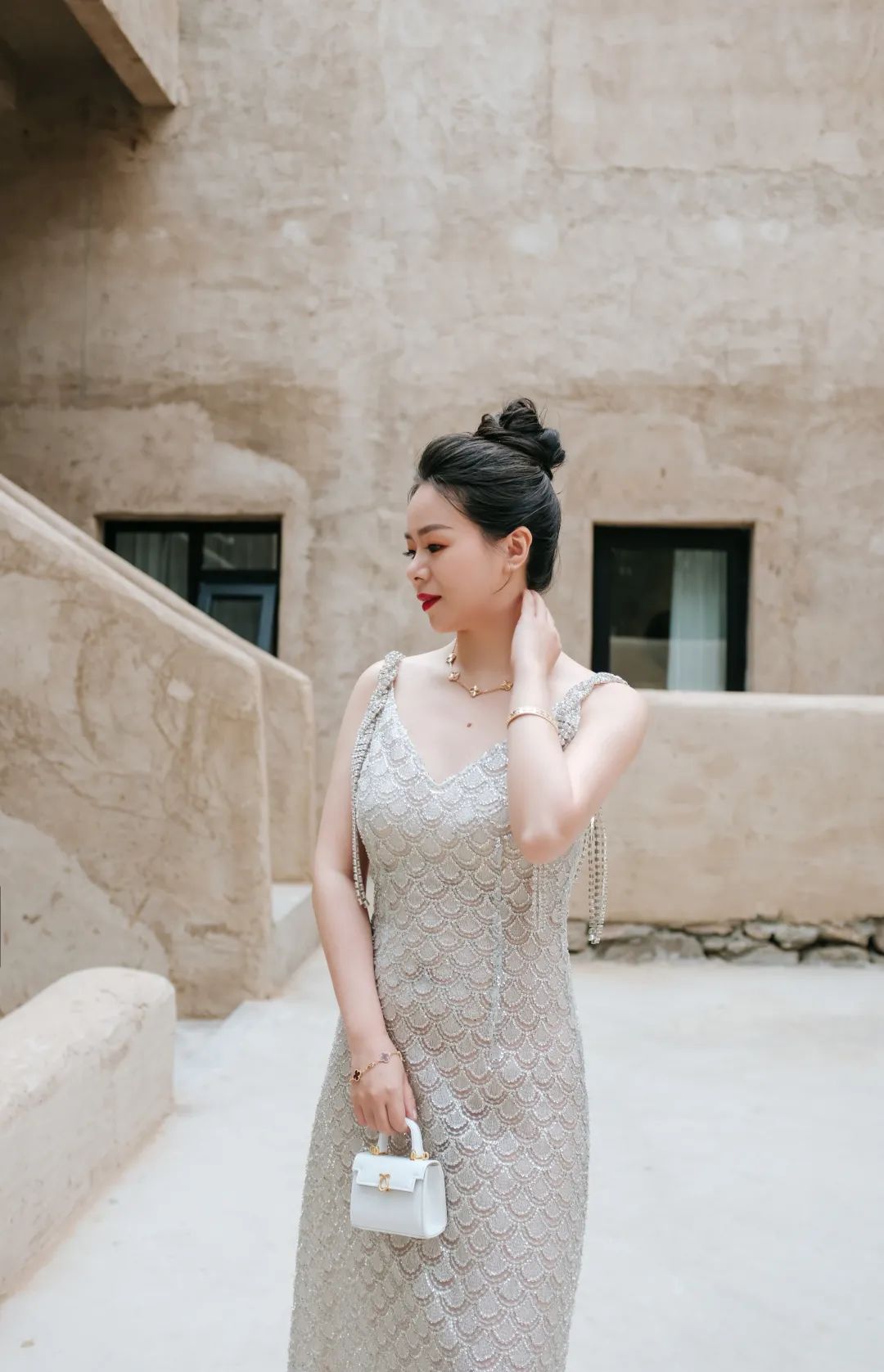 孟晚舟穿的白色连衣裙是什么品牌,孟晚舟同款连衣裙大码