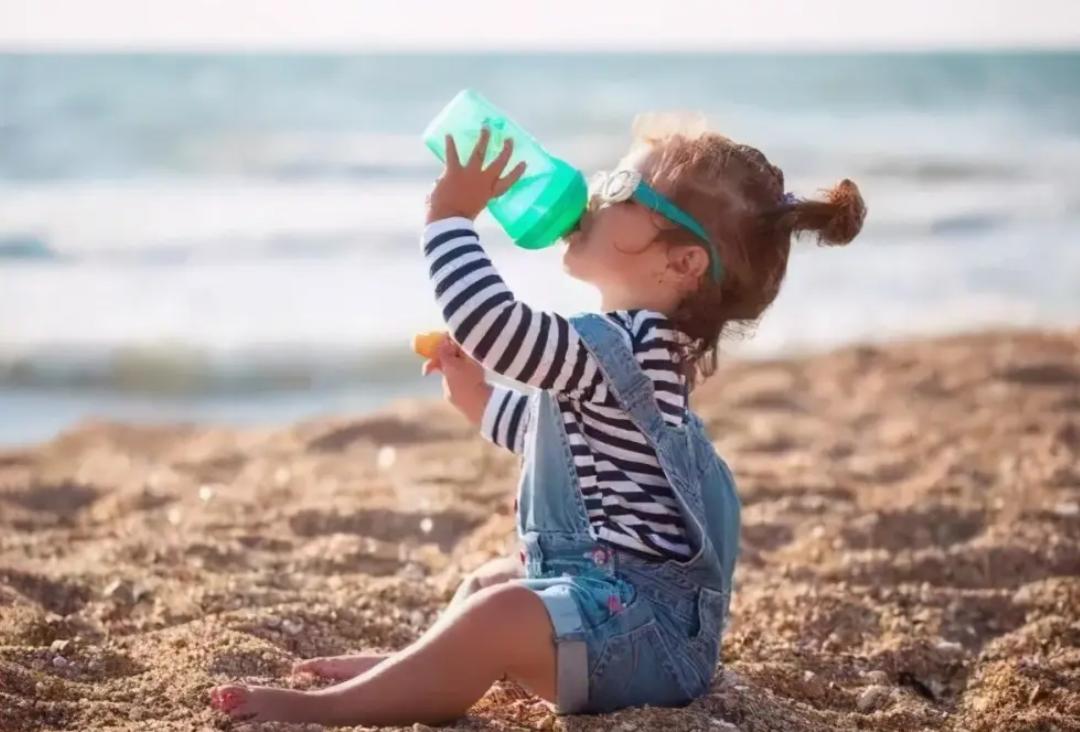 央视曝光饮用水,央视曝光19种保温杯温水变毒水