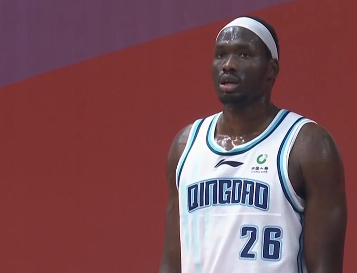 轰18分2帽4三分助队大胜,92分钟绝杀青岛队1-0战胜重庆