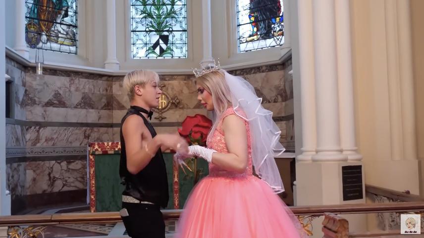 白人网红整容韩国人,白人网红整容18次