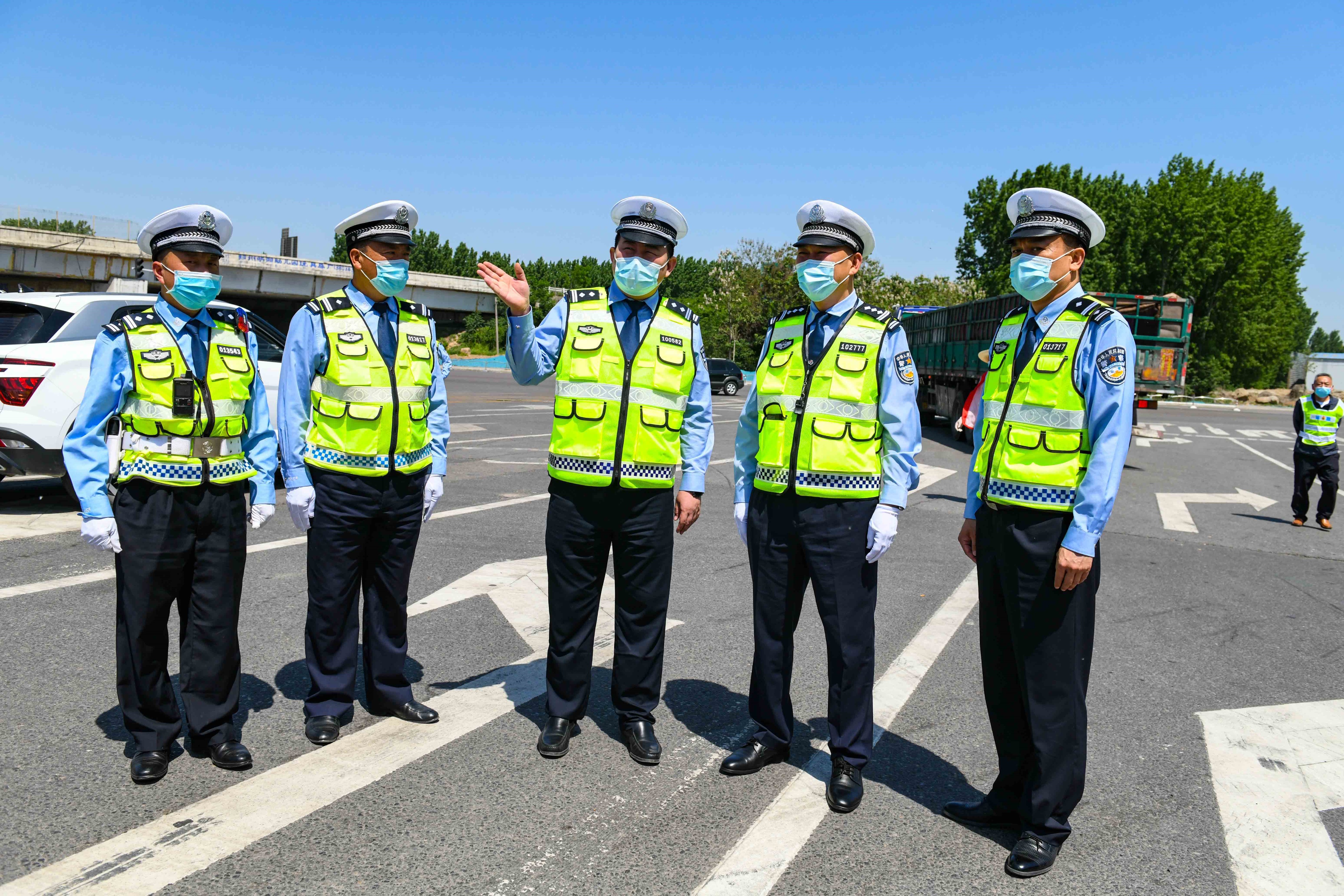 交警假期交通安保工作 (交警做好元旦假期交通安保工作)