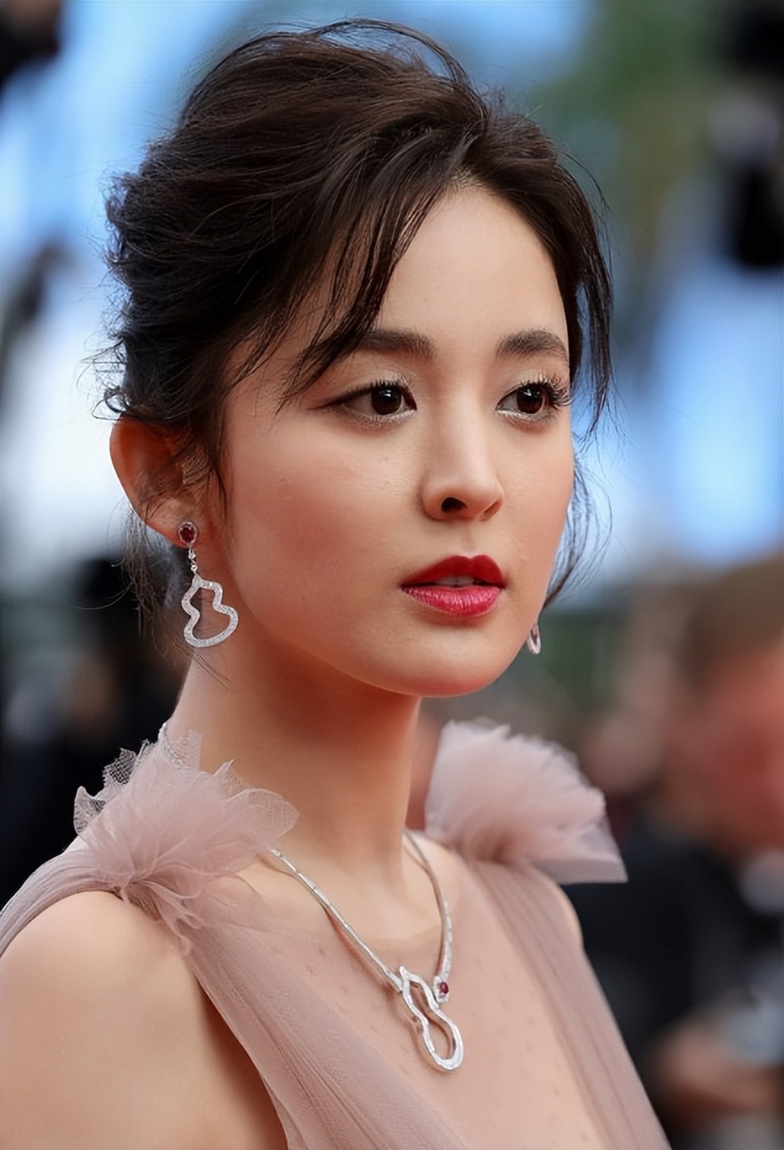 鼻子塌山根低鼻孔外露没福气吗,鼻子塌而且不露鼻孔