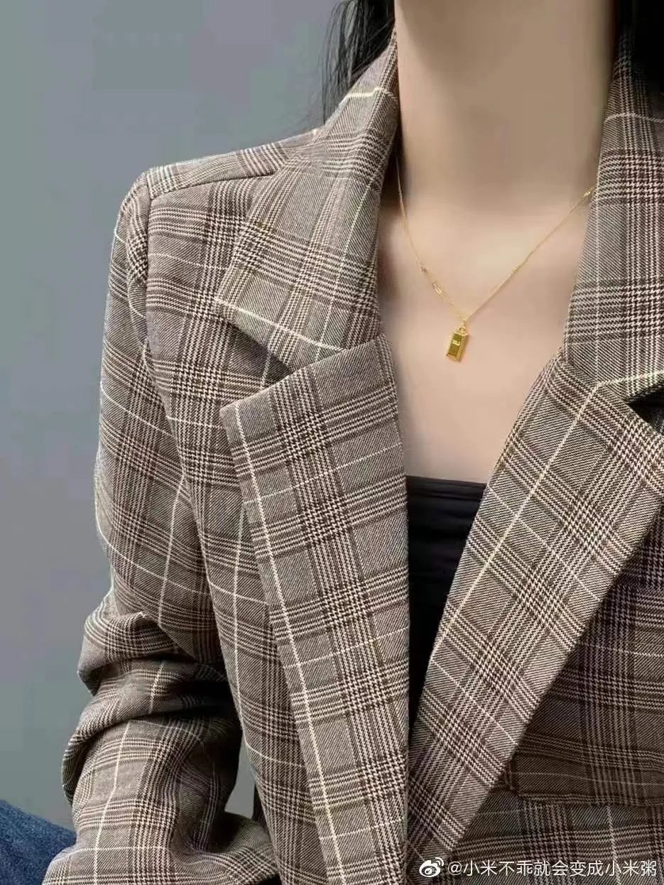 迎财神要摆几样东西最好,手捧元宝的财神金子