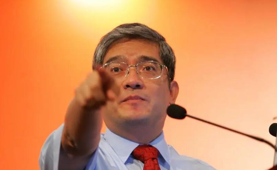 从良心经济学家到*子骗**专家，*咸平郎**如何跌落神坛？