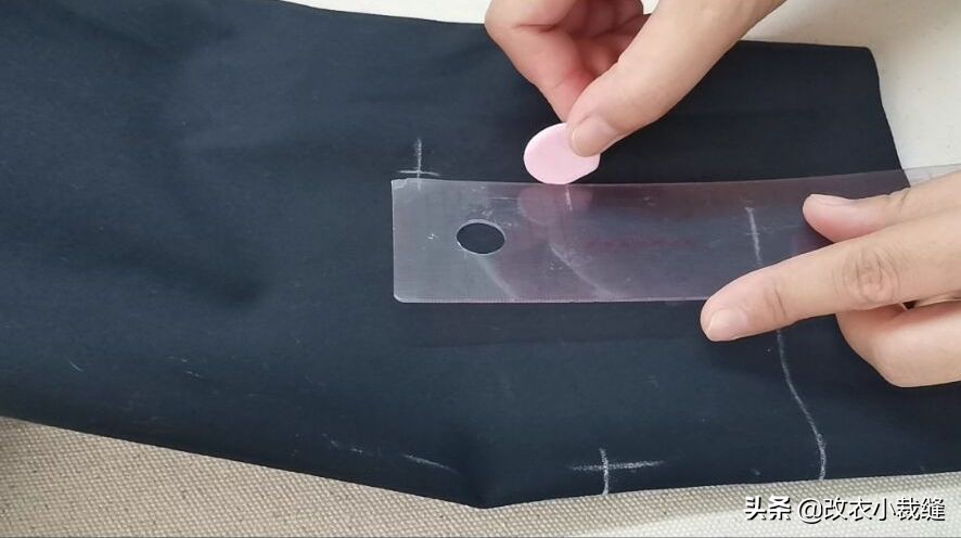 外套袖子长了怎么改短大袖口,西装袖口有暗扣怎么改短袖子