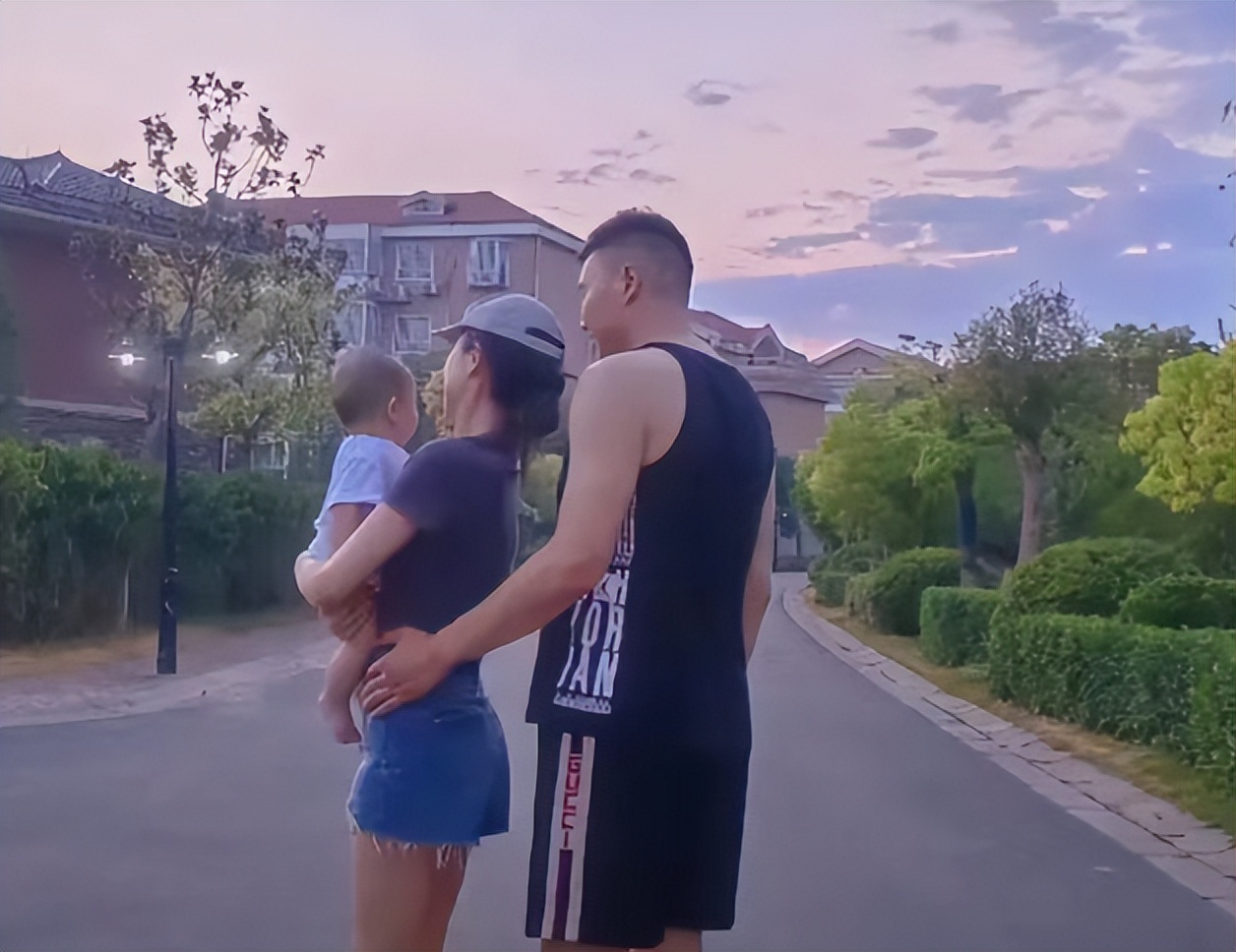 中国男篮国手李根再婚,男篮李根现任妻子