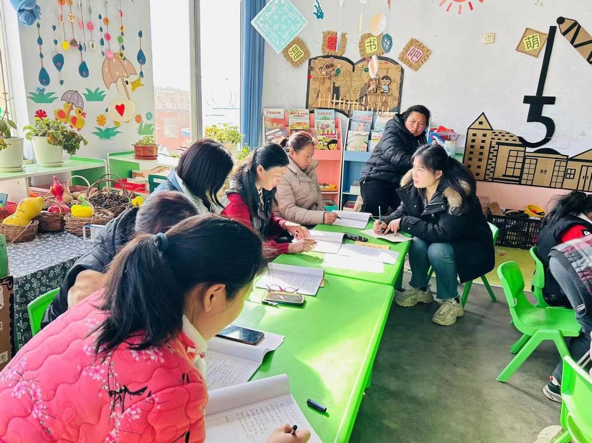 道朗镇鱼池幼儿园：开展“学指南用指南”活动