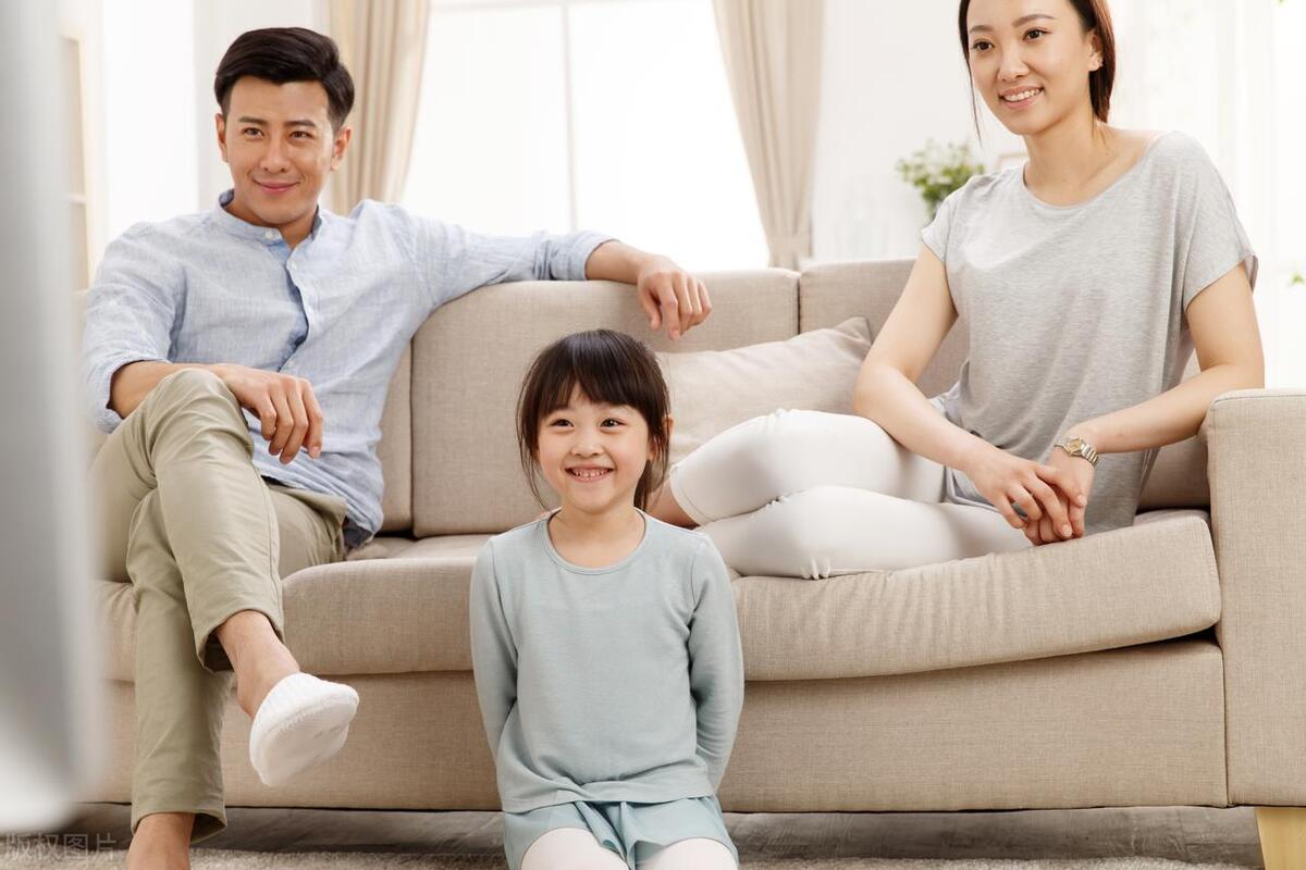 女儿远嫁父母给30万嫁妆,女儿出嫁父母陪嫁二十万