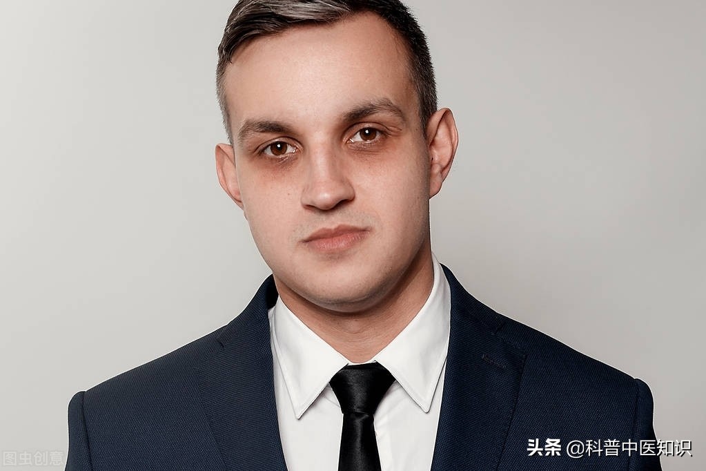 气滞血瘀黑眼圈怎样治疗,血瘀型黑眼圈吃什么中药