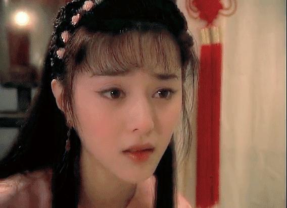 “大秀*光春**”还不害臊，深V露背都不遮掩，这群女明星全员养眼！