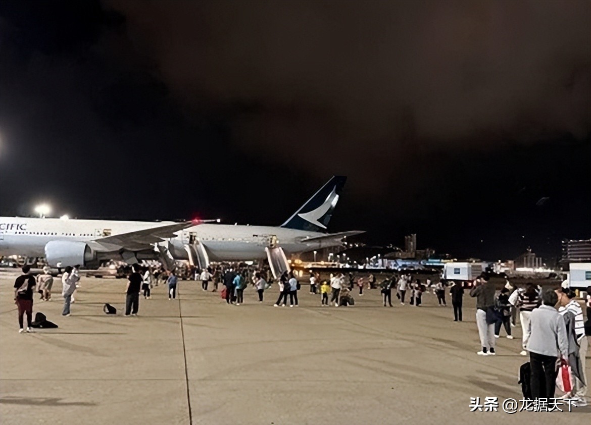 国泰航空780航班事故空地对话记录,国泰波音787客机香港起飞