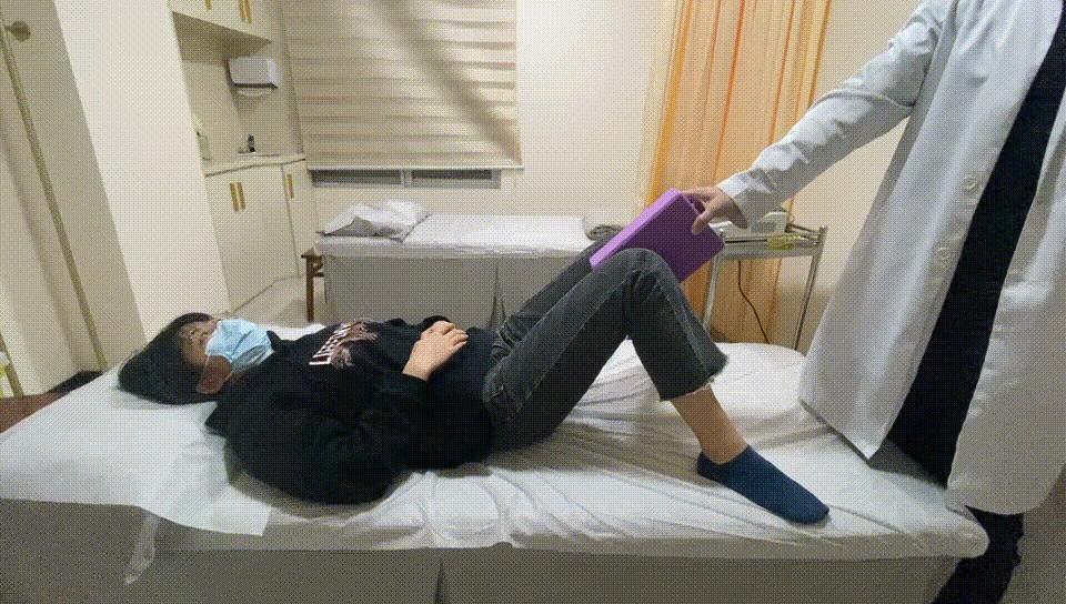 抱孩子腰痛是腰的问题？医生提醒：这些原因多数人不知道！