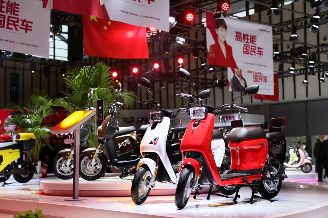 雅迪小刀爱玛哪个品牌好,小刀的动力和雅迪的动力哪个更强