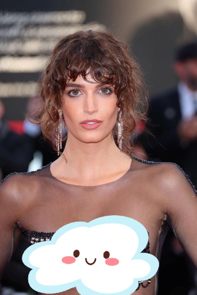 为什么欧美红毯造型那么夸张,国外惊人红毯