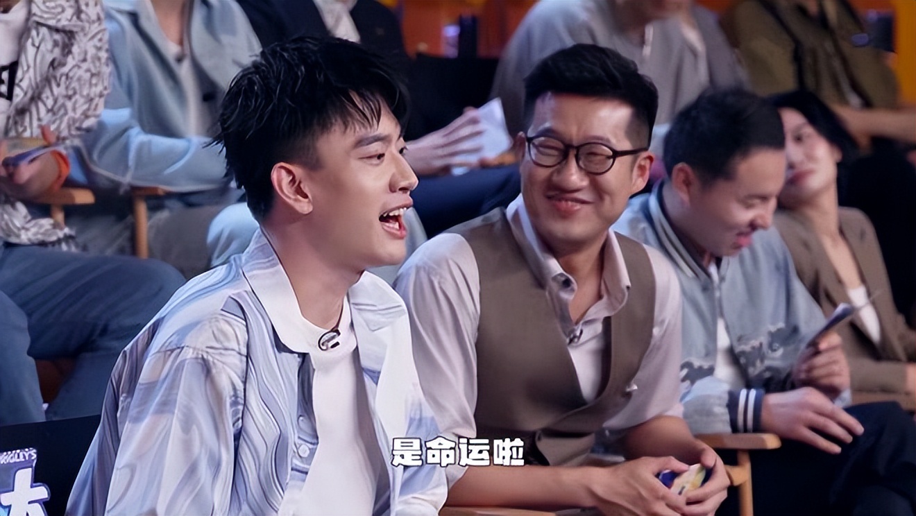 一个脱口秀演员的自我转型,失意中年