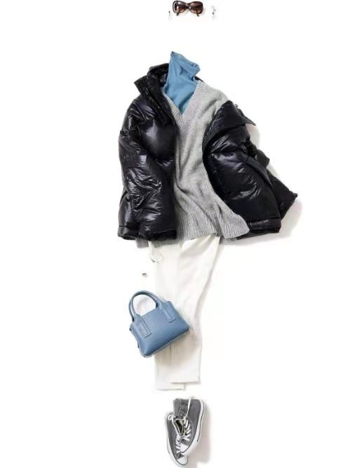 羽绒里面可以穿黑的吗,羽绒要贴身穿