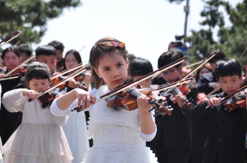 “青青之岛，爱乐之城”第十三场小提琴快闪活动精彩上演