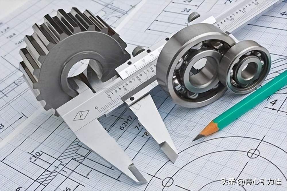 材料特性与机械设计优化，其刚度、耐腐蚀性的变化有什么不同