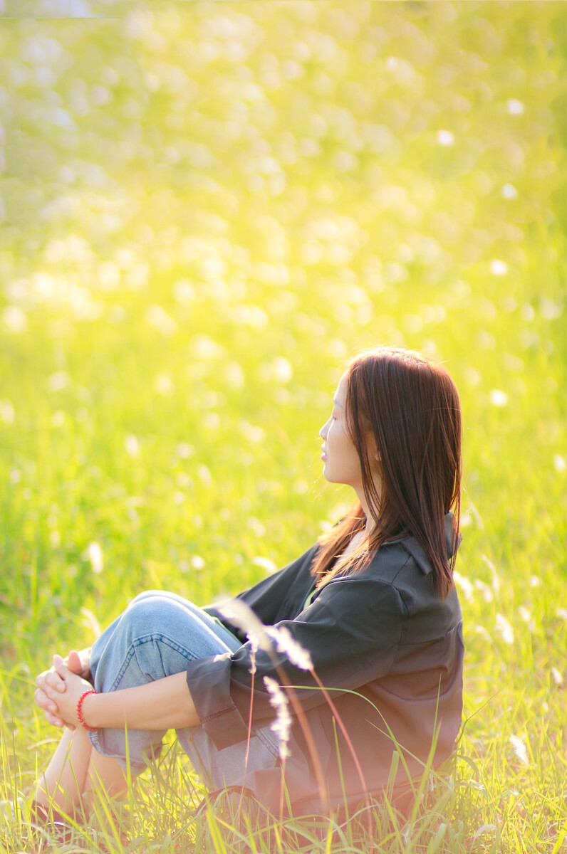 某男子自曝17年前找过小姐，能否给予行政处罚和纪律处分？