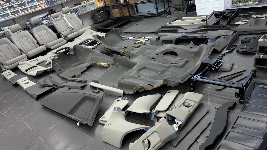 奥迪q7报废厂,老款奥迪q7出车祸