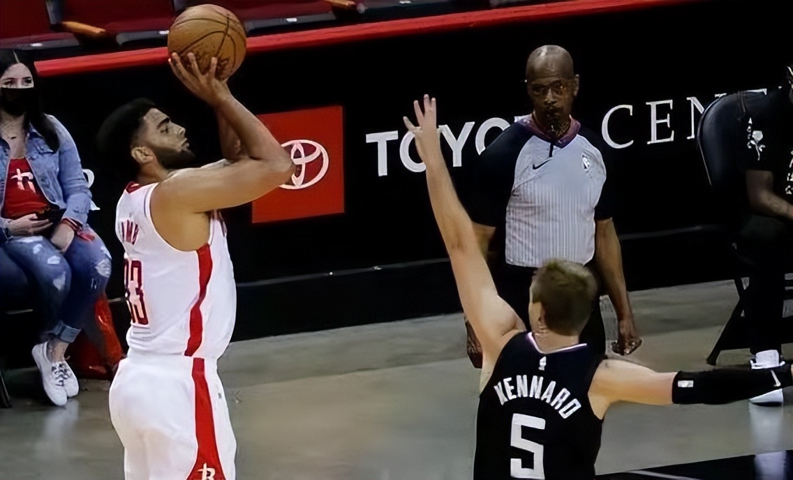 打了2年NBA，来打夏季联赛还是那么菜！再这样下去你要被火箭舍弃