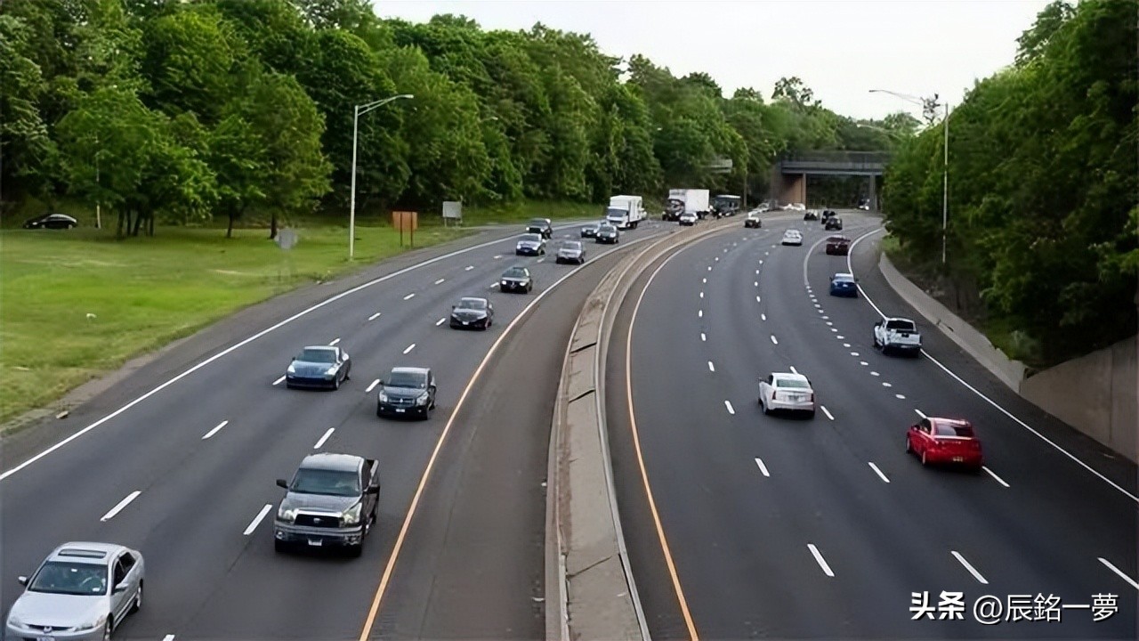 燃油车和混动车哪个性价比更高,燃油车和混动车哪个更经济耐用