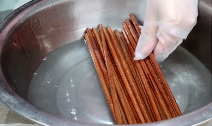 用发霉的一次性筷子会怎么样,用了发霉的筷子怎么办