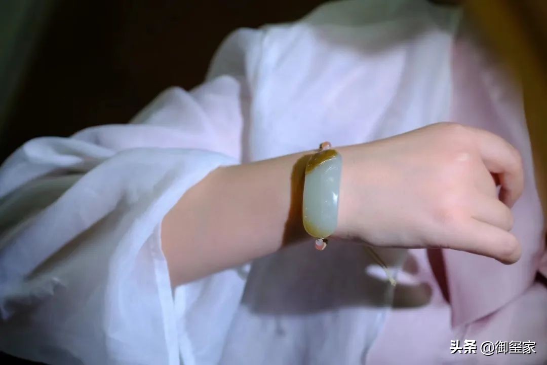 女生戴和田玉的好处有哪些呢,戴和田玉有什么好处与讲究