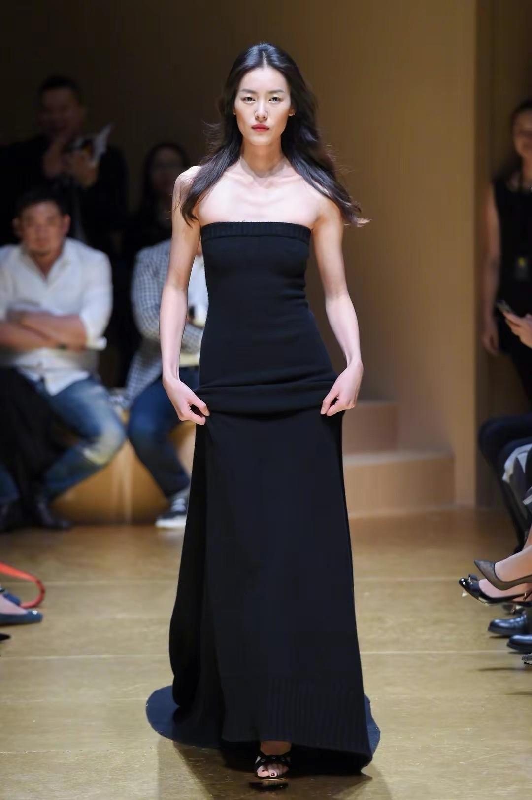 开裆裤，裸胸装，今年高奢大秀一个比一个奇葩，暴露就是时尚？