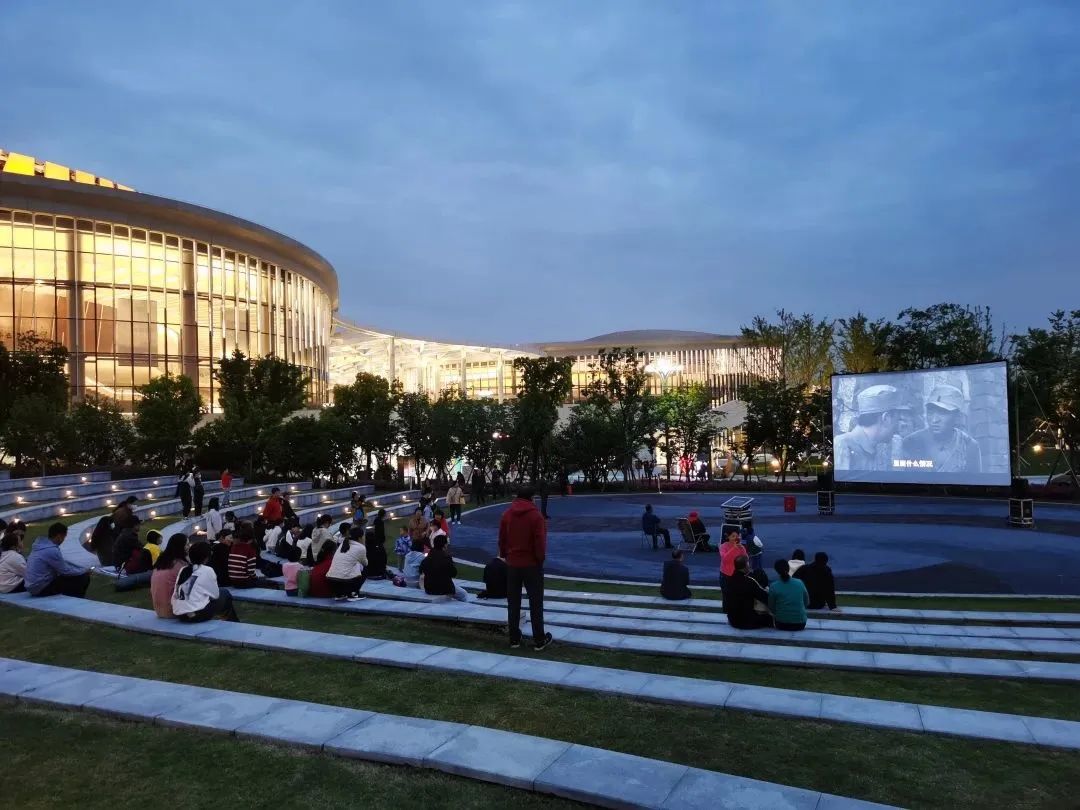 小布摄影团丨魔都夜生活的N种打开方式，快收藏起来→