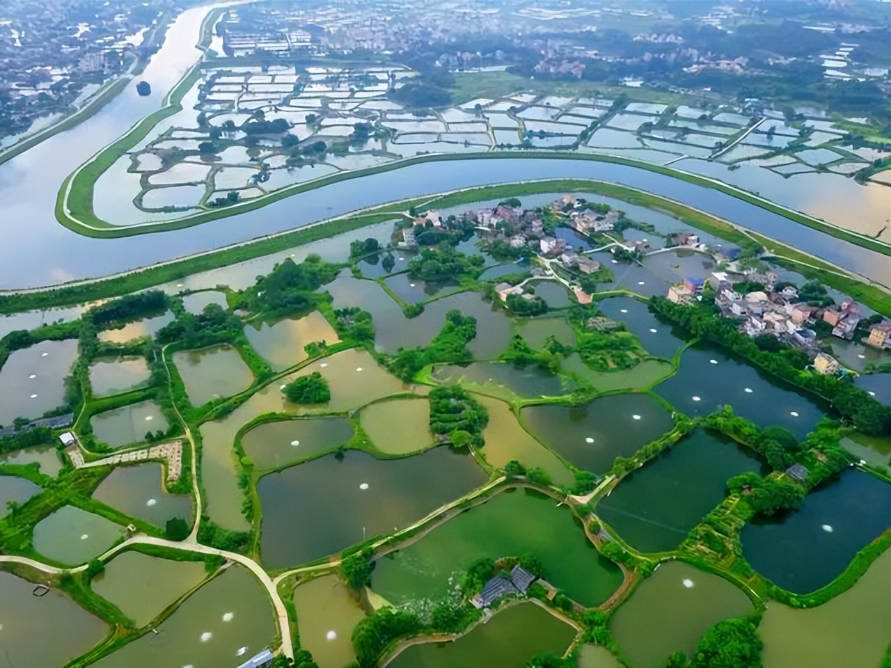 开年《狂飙》的江门，为什么传统且洋气？