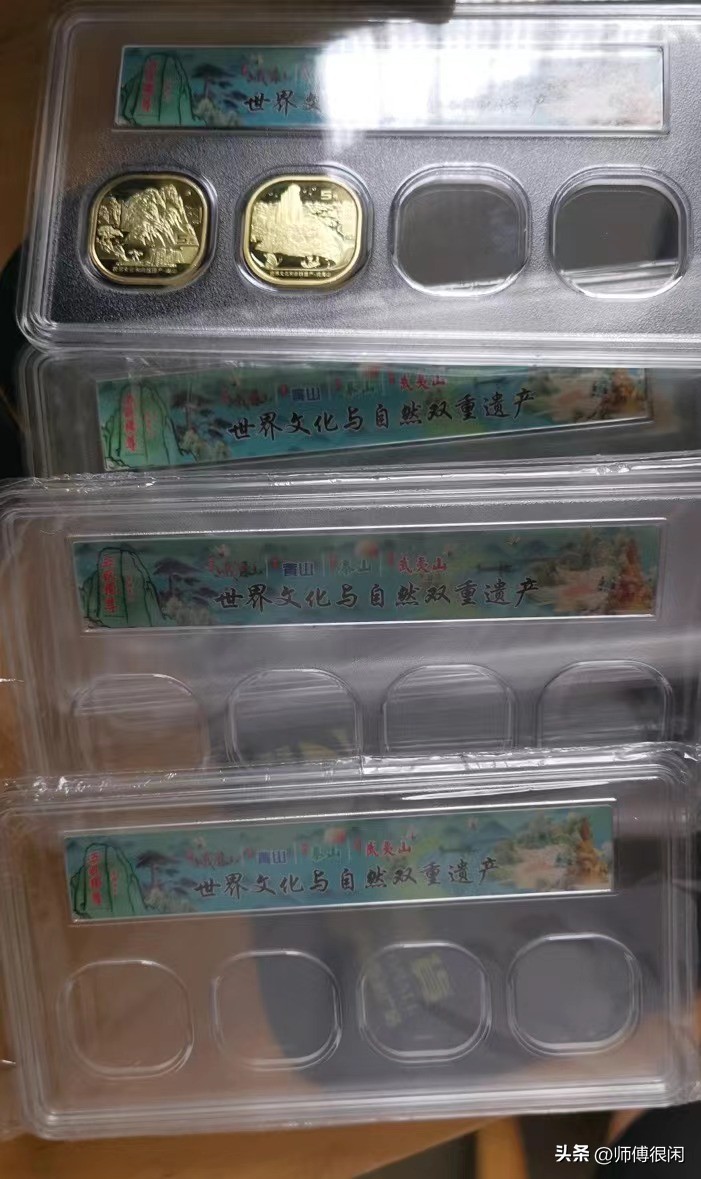 藏友在地摊卖货,街头地摊卖纪念币